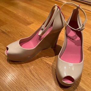 Melissa wedge size 8 nude with pink accents